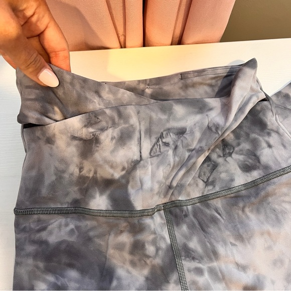 Lululemon Tie Dye leggings - Picture 6 of 7